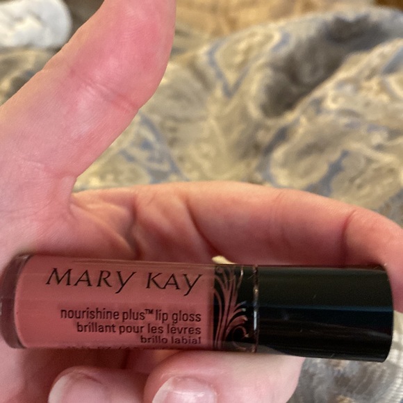 Mary Kay lipgloss - Picture 2 of 2
